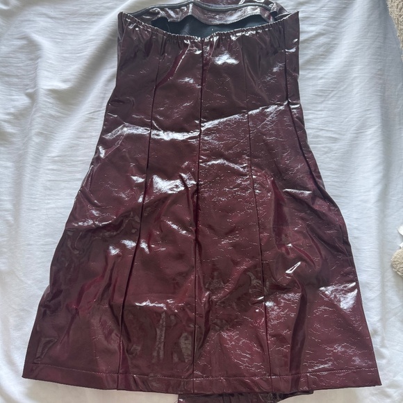 Beautiful leather red dress - Picture 2 of 3